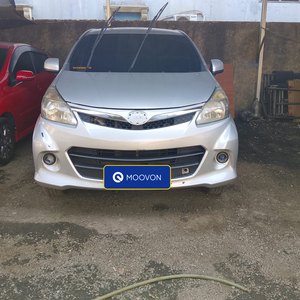 Toyota Avanza silver