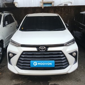 Toyota Avanza putih