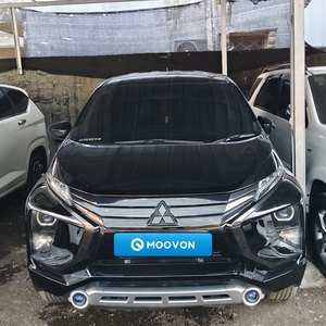 Mitsubishi Xpander hitam